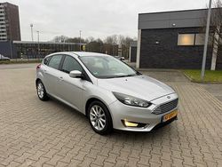 Grijs (metallic) Gebruikt 2015 Ford Focus Titanium Hatchback | € 5.450 (Eerlijke prijs)