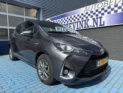 Grijs Gebruikt 2020 Toyota Yaris Hybrid Hatchback | € 17.950 (Eerlijke prijs)
