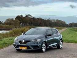 Grijs Gebruikt 2020 Renault Mégane IV LIMITED Hatchback | € 13.000 (Goede deal)