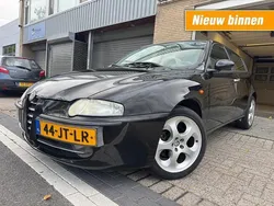 Zwart Gebruikt 2002 Alfa Romeo 147 Distinctive Hatchback | € 1.995 (Duur)