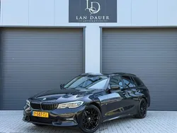 Zwart Gebruikt 2022 BMW 318 M Sport Stationwagen | € 31.950 (Goede deal)