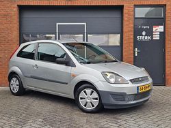 Grijs (metallic) Gebruikt 2007 Ford Fiesta Cool & Sound Edition Hatchback | € 2.250 (Eerlijke prijs)