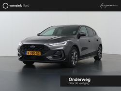 Grijs Gebruikt 2022 Ford Focus ST-Line Hatchback | € 19.835 (Eerlijke prijs)