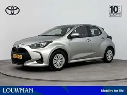 Grijs Gebruikt 2022 Toyota Yaris Hybrid Active Hatchback | € 21.945 (Eerlijke prijs)