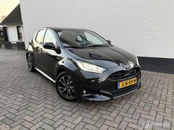 Zwart Gebruikt 2020 Toyota Yaris Hybrid Hatchback | € 18.995 (Eerlijke prijs)