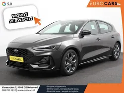 Grijs Gebruikt 2023 Ford Focus ST-Line Hatchback | € 23.940 (Eerlijke prijs)