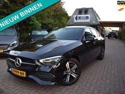 Zwart Gebruikt 2023 Mercedes C300e Luxury Sedan | € 43.945 (Goede deal)