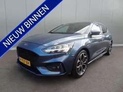 Blauw, metallic lak Gebruikt 2020 Ford Focus ST-Line Hatchback | € 16.945 (Eerlijke prijs)