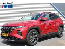 Ultimate red (rood metallic) Gebruikt 2022 Hyundai Tucson Premium SUV | € 33.445 (Eerlijke prijs)