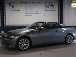 Grijs, metallic lak Gebruikt 2008 BMW 320 Cabriolet Executive Cabriolet | € 8.950 (Eerlijke prijs)