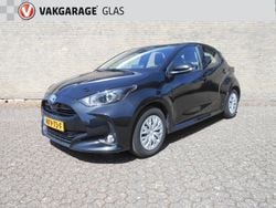 Zwart Gebruikt 2024 Toyota Yaris Hybrid Active Hatchback | € 22.640 (Eerlijke prijs)