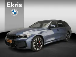 Blauw Gebruikt 2025 BMW 330e M Sport Stationwagen | € 77.900