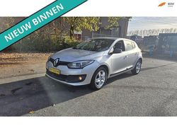 Grijs Gebruikt 2014 Renault Mégane III Bose Edition Hatchback | € 3.949 (Super prijs)