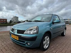 Blauw Gebruikt 2003 Renault Clio II Stationwagen | € 1.650 (Goede deal)