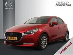 Soul red crystal m (rood metallic) Gebruikt 2022 Mazda 2 Signature Hatchback | € 21.950 (Eerlijke prijs)