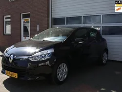 Zwart Gebruikt 2016 Renault Clio IV Expression Hatchback | € 7.450 (Eerlijke prijs)
