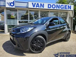 Zwart Gebruikt 2024 Toyota Aygo Play Hatchback | € 18.945 (Super prijs)