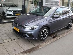 Grijs Gebruikt 2022 VW Polo Life Hatchback | € 21.950 (Iets duurder)