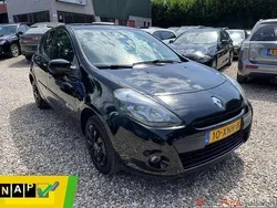 Zwart Gebruikt 2012 Renault Clio IV Authentique Hatchback | € 4.999 (Eerlijke prijs)