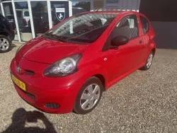 Rood Gebruikt 2009 Toyota Aygo Hatchback | € 1.440 (Eerlijke prijs)