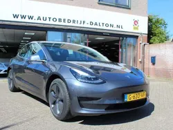 Grijs Gebruikt 2019 Tesla Model 3 Standard Range Sedan | € 19.950 (Iets duurder)