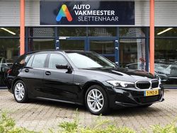 Zwart Gebruikt 2023 BMW 320 Stationwagen | € 32.900 (Eerlijke prijs)