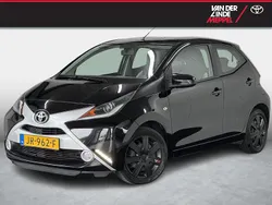 Zwart Gebruikt 2016 Toyota Aygo X-play Hatchback | € 8.950 (Eerlijke prijs)