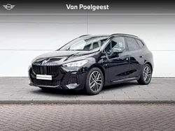Saphirschwarz metallic (zwart metallic) Gebruikt 2024 BMW 220 Active Tourer Shadowline MPV | € 46.900 (Duur)