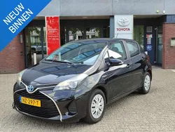 Zwart, metallic lak Gebruikt 2015 Toyota Yaris Hybrid Hatchback | € 10.400 (Eerlijke prijs)
