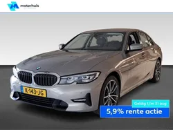 Grijs Gebruikt 2021 BMW 318 Executive Sedan | € 26.375 (Eerlijke prijs)