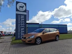 Oranje Gebruikt 2012 Volvo V60 Momentum Stationwagen | € 11.750 (Eerlijke prijs)