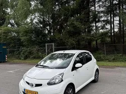 Wit Gebruikt 2011 Toyota Aygo Hatchback | € 2.800 (Eerlijke prijs)