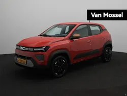 Rood, metallic lak Gebruikt 2024 Dacia Spring Extreme Hatchback | € 18.440 (Iets duurder)