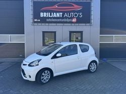 Wit Gebruikt 2013 Toyota Aygo Hatchback | € 3.250 (Eerlijke prijs)