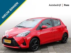 Rood Gebruikt 2020 Toyota Yaris Active Hatchback | € 16.450 (Eerlijke prijs)