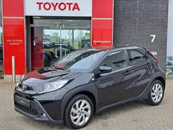 Zwart Gebruikt 2023 Toyota Aygo Hatchback | € 20.740 (Eerlijke prijs)