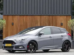 Grijs Gebruikt 2017 Ford Focus ST Hatchback | € 19.995 (Eerlijke prijs)