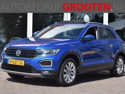 Blauw, metallic lak Gebruikt 2020 VW T-Roc Business SUV | € 17.888 (Eerlijke prijs)