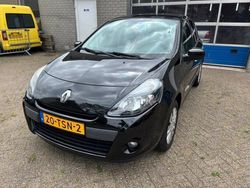 Zwart Gebruikt 2012 Renault Clio IV Authentique Hatchback | € 2.499 (Eerlijke prijs)