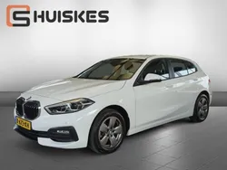 Wit Gebruikt 2021 BMW 118 Executive Hatchback | € 25.950 (Eerlijke prijs)
