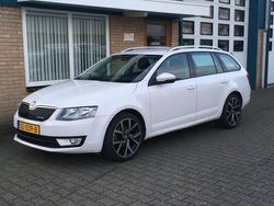 Wit Gebruikt 2014 Skoda Octavia GreenLine Stationwagen | € 5.950 (Eerlijke prijs)