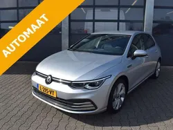 Grijs, metallic lak Gebruikt 2021 VW Golf VIII Style Hatchback | € 28.835 (Eerlijke prijs)