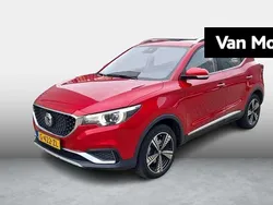 Rood Gebruikt 2019 MG ZS Luxury Sedan | € 13.495 (Eerlijke prijs)