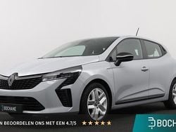 Gris rafale (kqj) Gebruikt 2023 Renault Clio V Evolution Hatchback | € 21.900 (Eerlijke prijs)