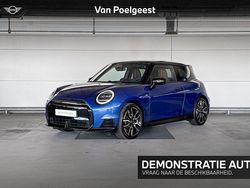 Blauw Nieuw 2025 Mini Cooper Hatchback | € 43.890 (Duur)