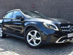 Zwart, metallic lak Gebruikt 2019 Mercedes GLA180 Urban SUV | € 30.950 (Iets duurder)