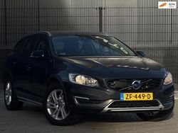 Grijs (metallic) Gebruikt 2015 Volvo V60 CC Summum Stationwagen | € 9.649
