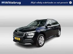 Zwart, metallic lak Gebruikt 2023 Skoda Kamiq Ambition SUV | € 20.450 (Eerlijke prijs)