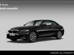 Zwart, metallic lak Gebruikt 2021 BMW 330 M Sport Sedan | € 32.880 (Eerlijke prijs)
