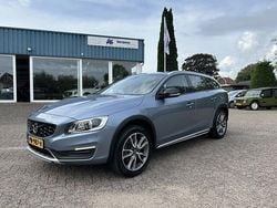 Blauw Gebruikt 2017 Volvo V60 CC Stationwagen | € 18.950 (Super prijs)